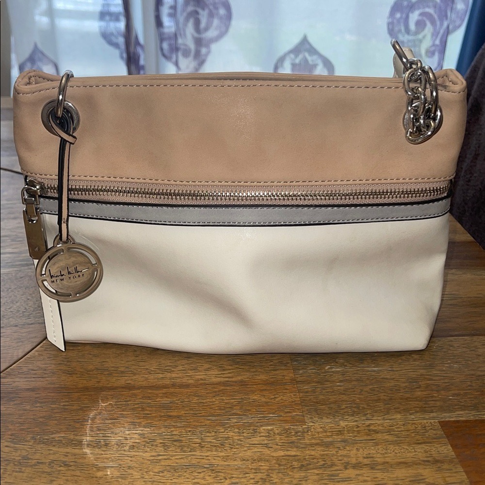 Nicole Miller New York Beige White Shoulder Bag Silver Chain Logo Charm - Picture 2 of 9